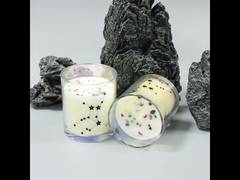 El hogar perfumado del aroma de la vela de la cera de soja mira al trasluz la pequeña etiqueta privada