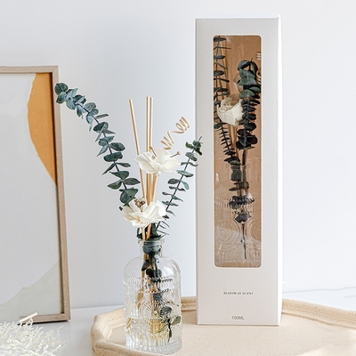 Difusor de caña natural grabado en relieve 100ml de los ambientadores de aire de la fragancia de la flor para la oficina