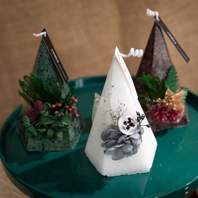 Tipo de pirámide romántico del árbol de navidad de la flor velas del pilar del cono con la caja de regalo 2pcs