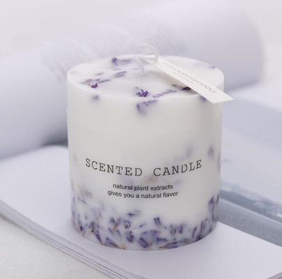 Los productos naturales del aroma del aceite esencial de la lavanda sospecharon velas del pilar redondean y cuadrado
