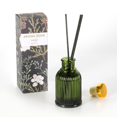 Etiqueta privada 100ml del difusor de caña de la botella de cristal de la fragancia del jardín con la tapa del metal del oro