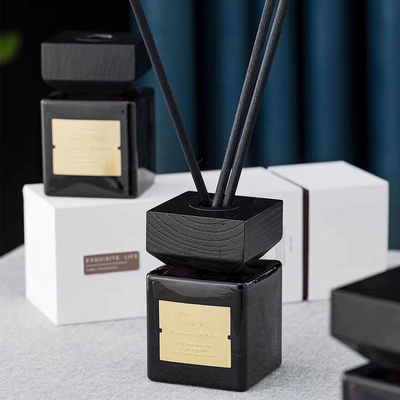 Modifique el vidrio casero Reed Diffuser del negro para requisitos particulares del palillo del aceite de la fragancia de la decoración del aire que refresca