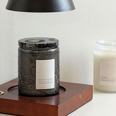 El tarro de cristal grabado en relieve único orgánico del HOGAR del AROMA sospechó velas con la caja de regalo