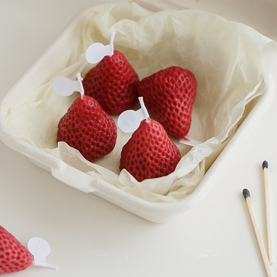 Las fresas rosadas rojas que la cera de la soja talló el hogar aromático de la vela sospecharon Handmad