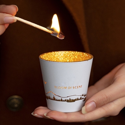 La cera hueco Tealight de la soja del tarro de la taza de la silueta del blanco verde hacia fuera sospechó velas