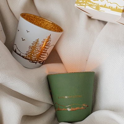 La cera hueco Tealight de la soja del tarro de la taza de la silueta del blanco verde hacia fuera sospechó velas