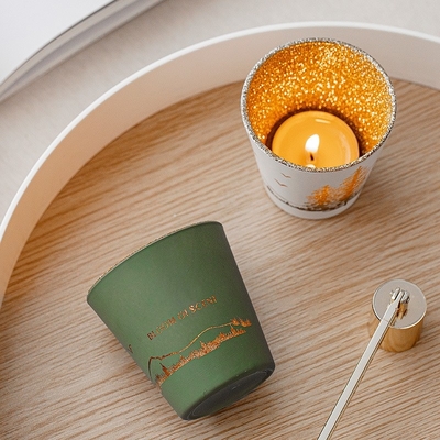 La cera hueco Tealight de la soja del tarro de la taza de la silueta del blanco verde hacia fuera sospechó velas