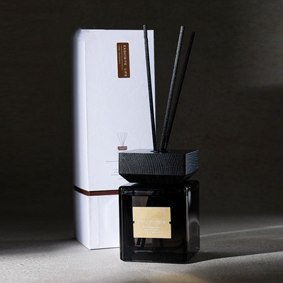 Olores caseros de lujo Reed Diffuser 500ml del aroma del palillo de la botella de cristal con la caja del paquete