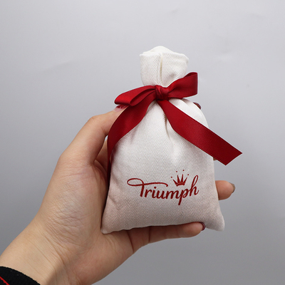 Las bolsitas perfumadas del sitio del ambientador de aire hacen los bolsos a mano para el armario del cajón