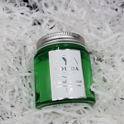 La cera de la soja sospechó a Mason Jar Candles Coconut Oil hecho en casa en vidrio verde