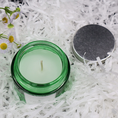 La cera de la soja sospechó a Mason Jar Candles Coconut Oil hecho en casa en vidrio verde