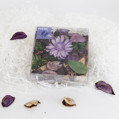 La bolsita perfumada secada hecha a mano del popurrí del aroma de los pétalos empaqueta 90g