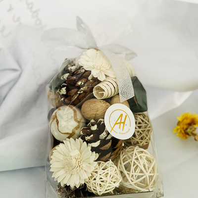 El popurrí hecho a mano 200g del aroma sospechó las flores y las nueces secadas