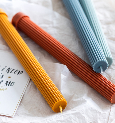 La cera de parafina colorida 60G sospechó la vela casera del pilar del sistema del regalo de la fragancia
